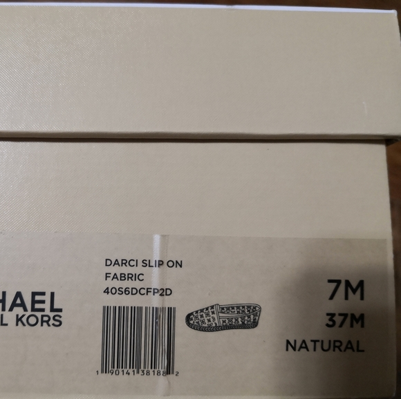 Authentic Michael Kors Darci slip on fabric - Picture 3 of 3